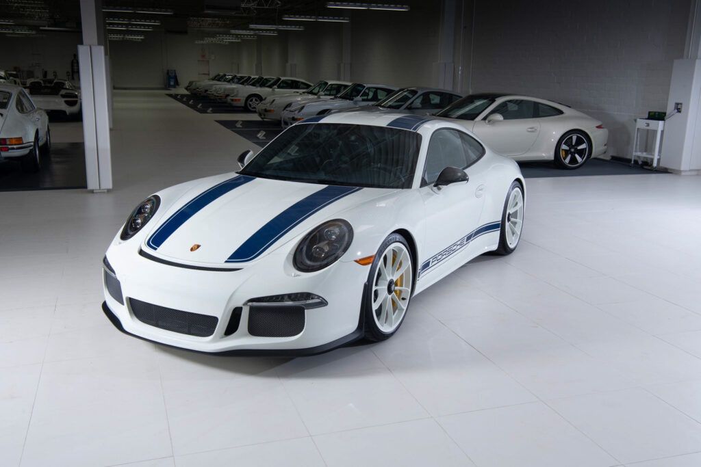 Kolekcja białych porsche