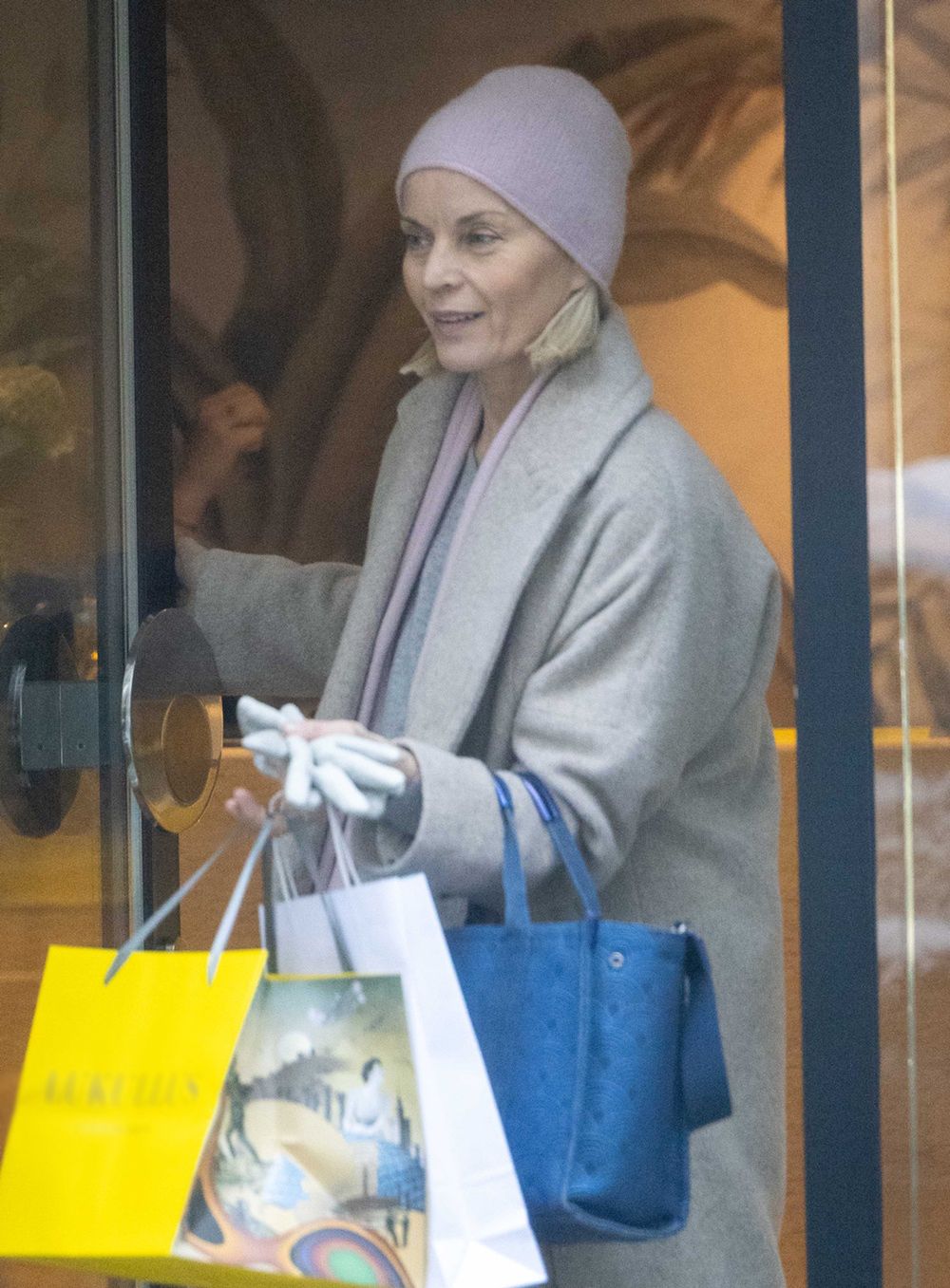 Naturalna Małgorzata Foremniak buszuje po sklepach