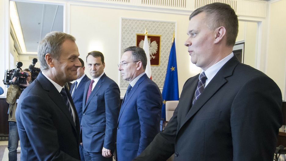 Donald Tusk milczący w rocznicę założenia PO. Tomasz Siemoniak komentuje
