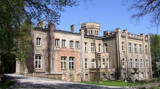 Perła neogotyckiej architektury. Nowy właściciel pałacu w Kawęczynie opowiada o tym, jak spełnia się marzenia