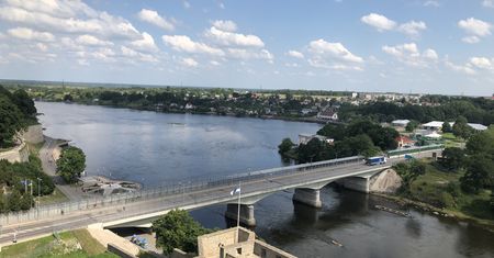Metalowe bramy na granicy z Rosją. Estonia stawia za przykład Polskę