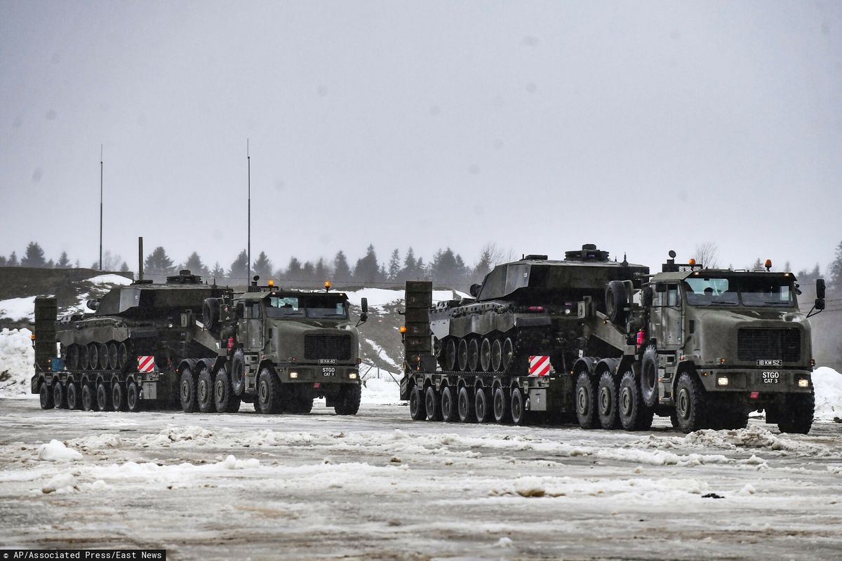 W piątek do Estonii przybyły brytyjskie czołgi 