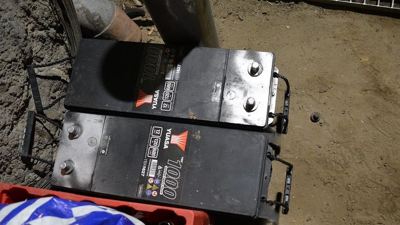 Złodziej ukrył akumulatory na terenie gospodarstwa swoich rodziców