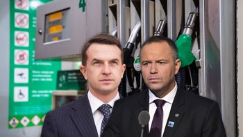 Rząd kontra Nawrocki. "Prezydent marzy o paliwach za 10-12 zł"