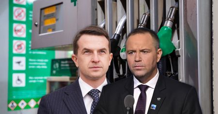 Rząd kontra Nawrocki. "Prezydent marzy o paliwach za 10-12 zł"