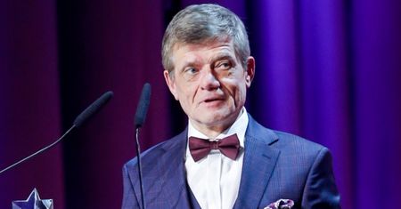 Henryk Gołębiewski skończył 67 lat. W filmach i serialach gra coraz rzadziej. Zdradził, jak dziś zarabia na życie
