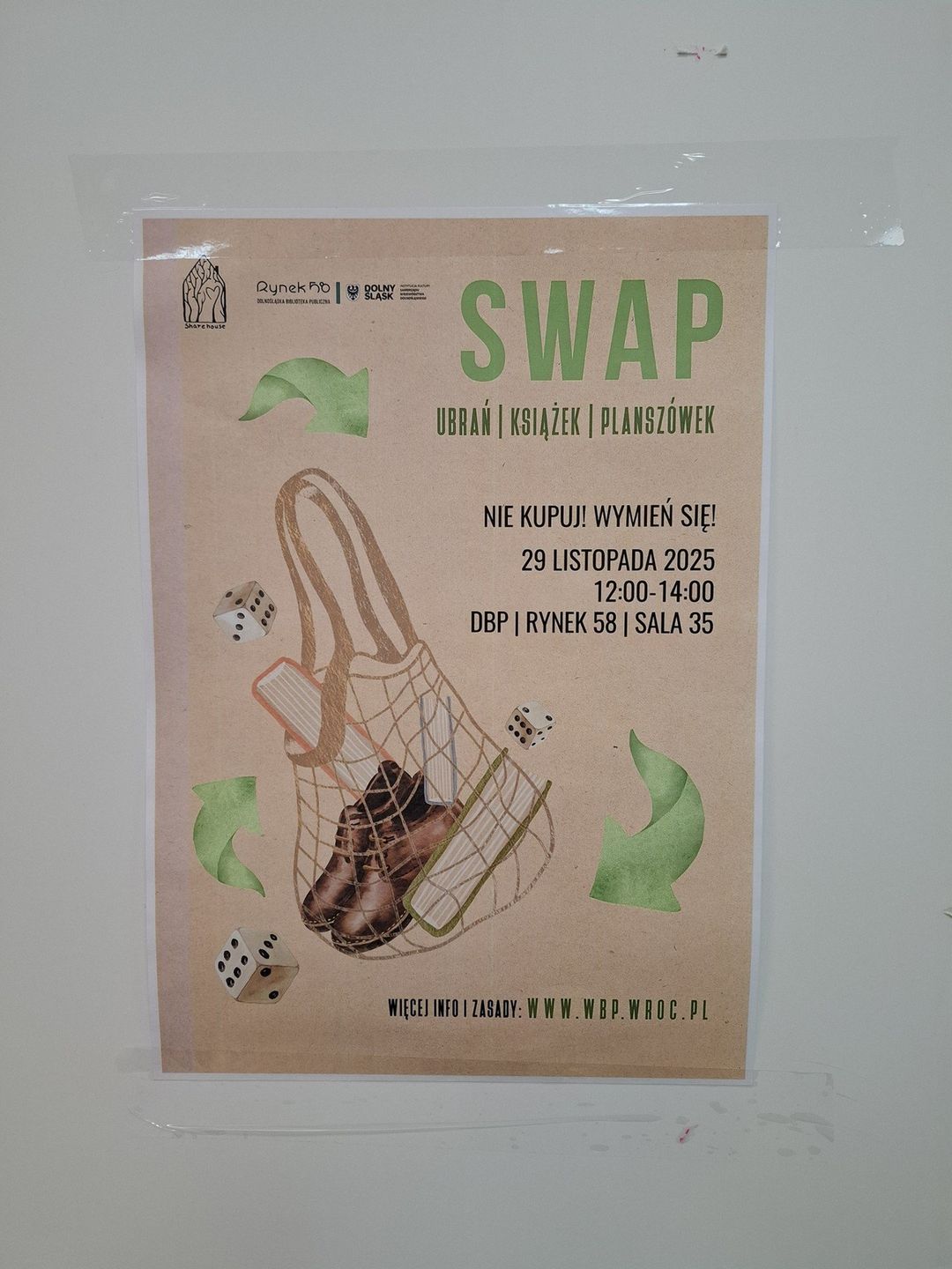 Swap ubrań, książek i planszówek w Dolnośląskiej Bibliotece Publicznej we Wrocławiu