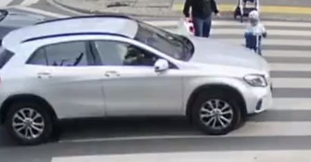 Przerażające nagranie z Poznania. Ojciec szuka kierowcy mercedesa