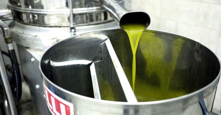 Olejek z wiesiołka, czarnuszki, ostropestu. Leczy, odmładza i jest tani