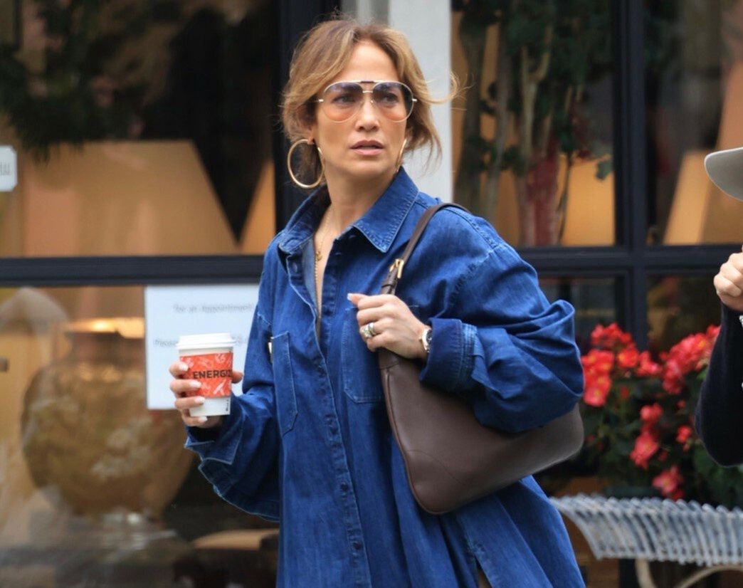 Jennifer Lopez postawiła na modny jeans 