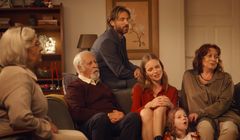 Sąsiedzka wizyta u staruszki w spocie Orange na Boże Narodzenie (wideo)