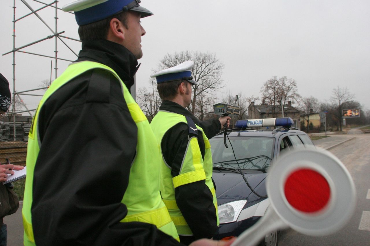 Smartfon odwraca uwagę. Jest zagrożeniem dla pieszych i kierowców