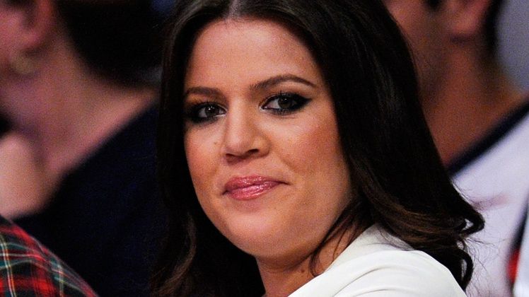 Mocno wyretuszowana Khloe Kardashian pozuje z Kris Jenner i Marthą Stewart