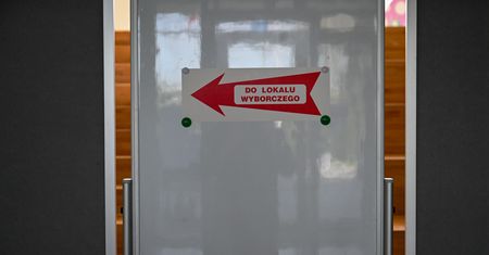 Druga tura wyborów samorządowych 2024. Do której trwa głosowanie?