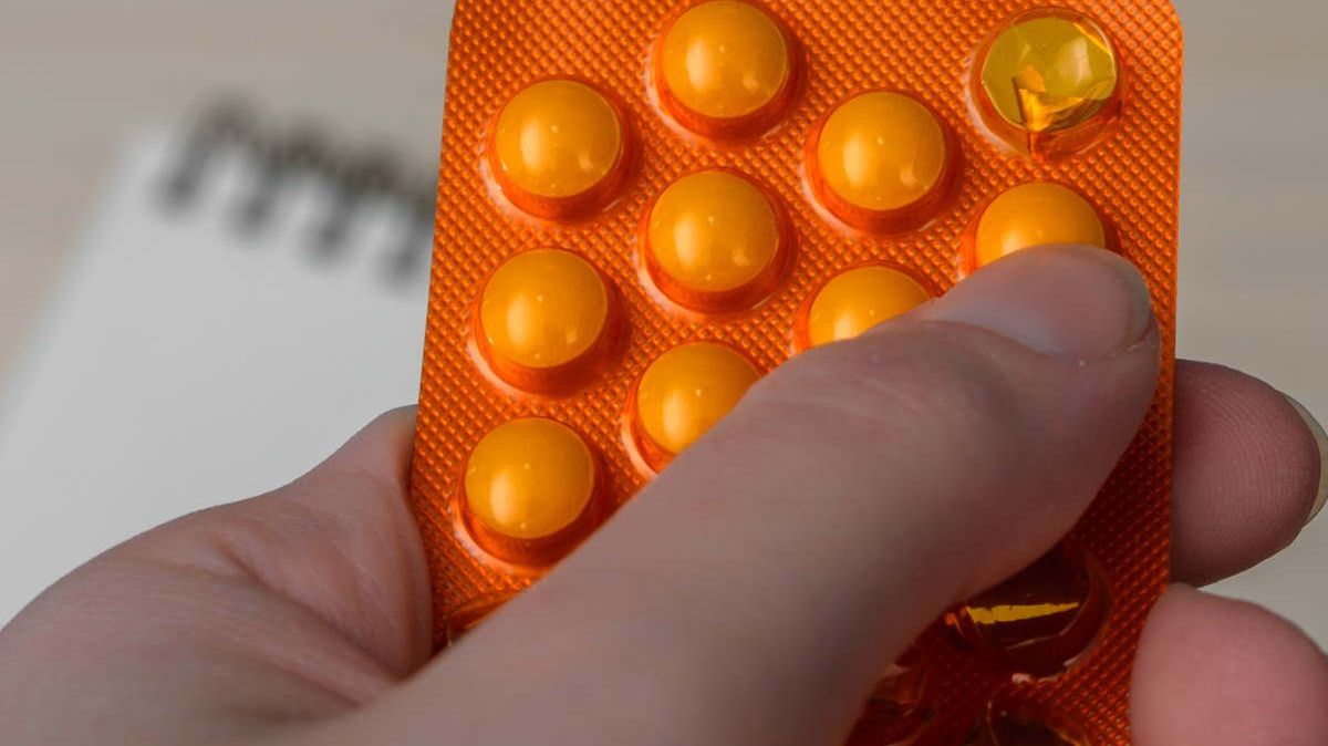 Powoduje uszkodzenie wątroby i zaburzenia neurologiczne. Z tą witaminą lepiej nie przesadzać