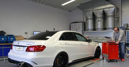 Mercedes E63 AMG o sile lokomotywy