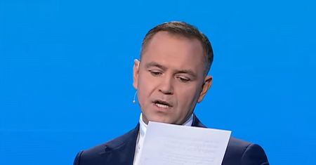 Debata prezydencka. Karol Nawrocki nagle wyjął kartkę