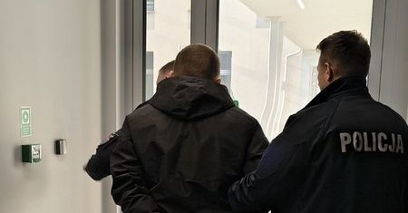 Pedofil w damskiej toalecie supermarketu – 32-latek nagrywał nagie dzieci w wieku 6–10 lat.