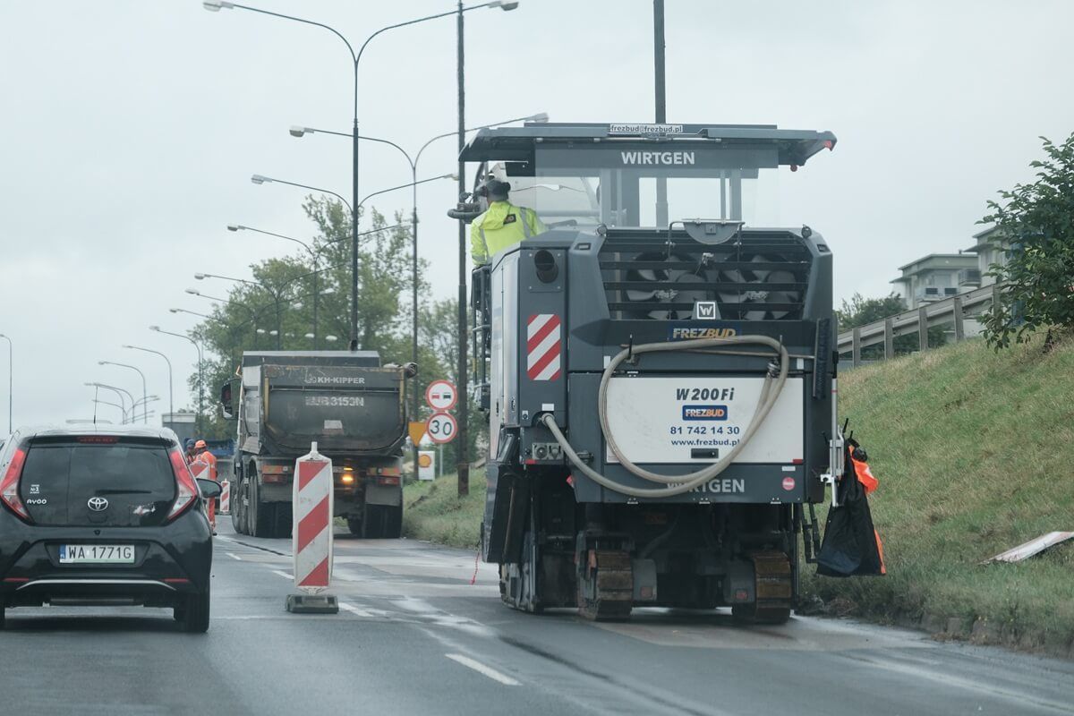 Paraliż na al. Witosa w Lublinie. Zwężenia, zamknięty zjazd przy Makro i gigantyczne korki
