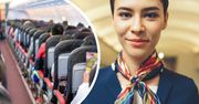 To dlatego stewardessy trzymają ręce za plecami, gdy witają pasażerów w samolocie