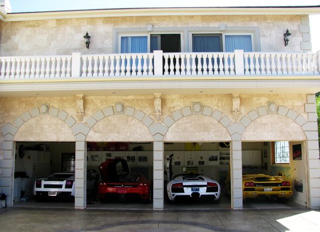 Lamborghini Gallardo, Ferrari Enzo, Lamborghini Murcielago Roadster, Lamborghini Diablo (fot. luxury4play.com)