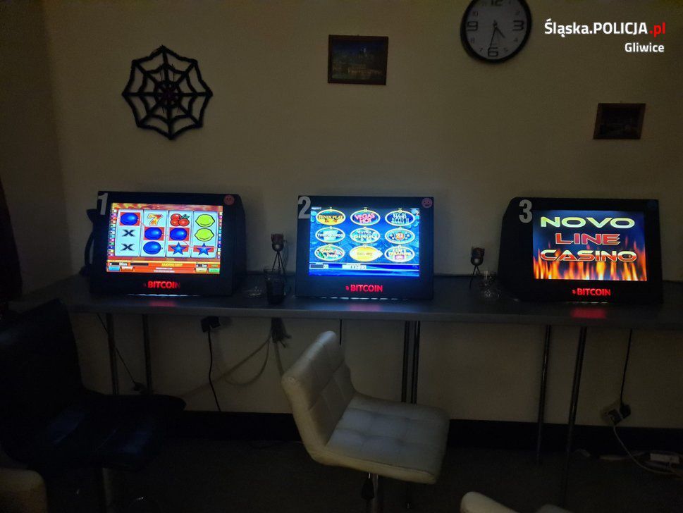 Gliwice. Policjanci zarekwirowali cztery automaty do gier hazardowych.