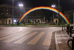 Tęcza zniknęła z placu Zbawiciela. Stanie przed Centrum Sztuki Współczesnej?