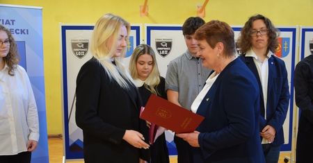 Najzdolniejsi odebrali certyfikaty językowe [Galeria]