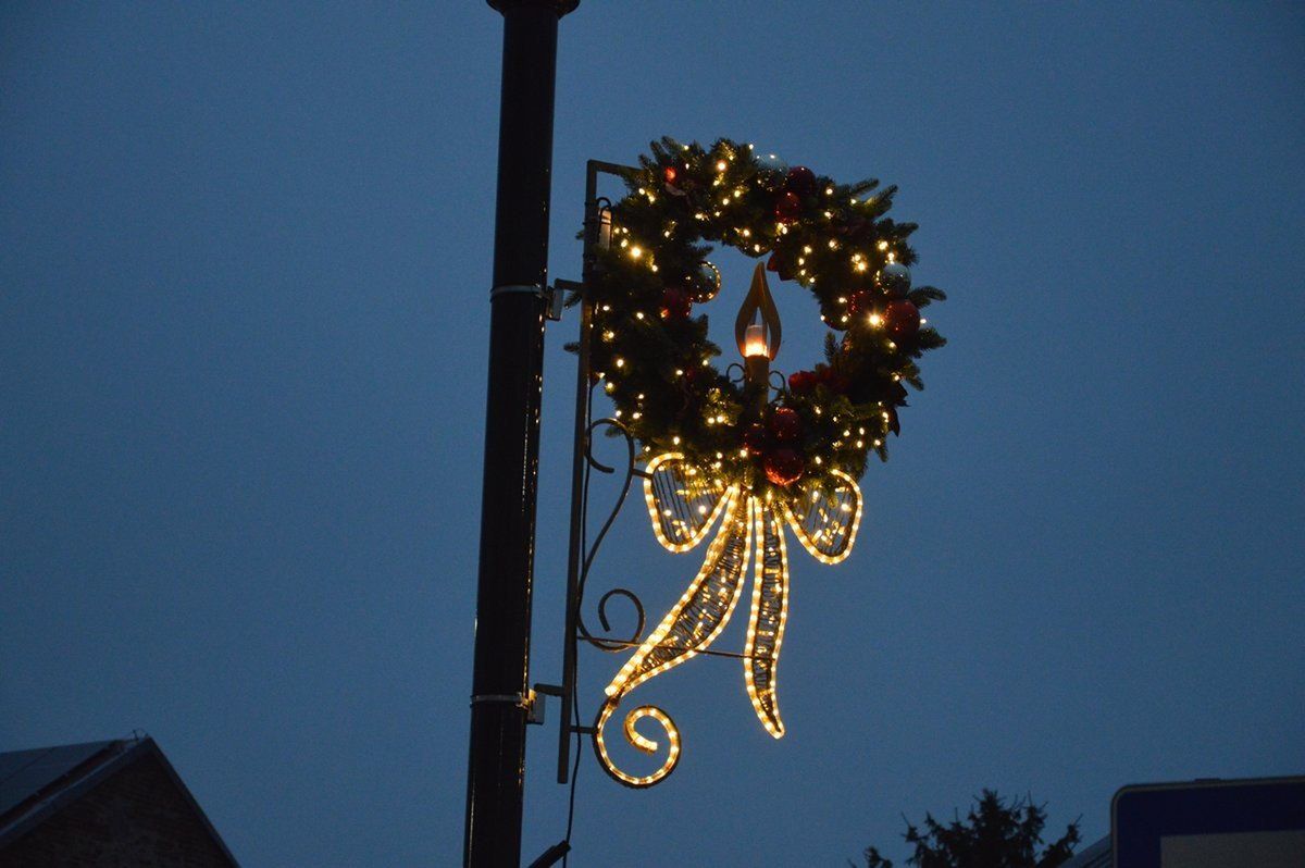 Stalowa Wola jest pięknie wystrojona w świecące ozdoby