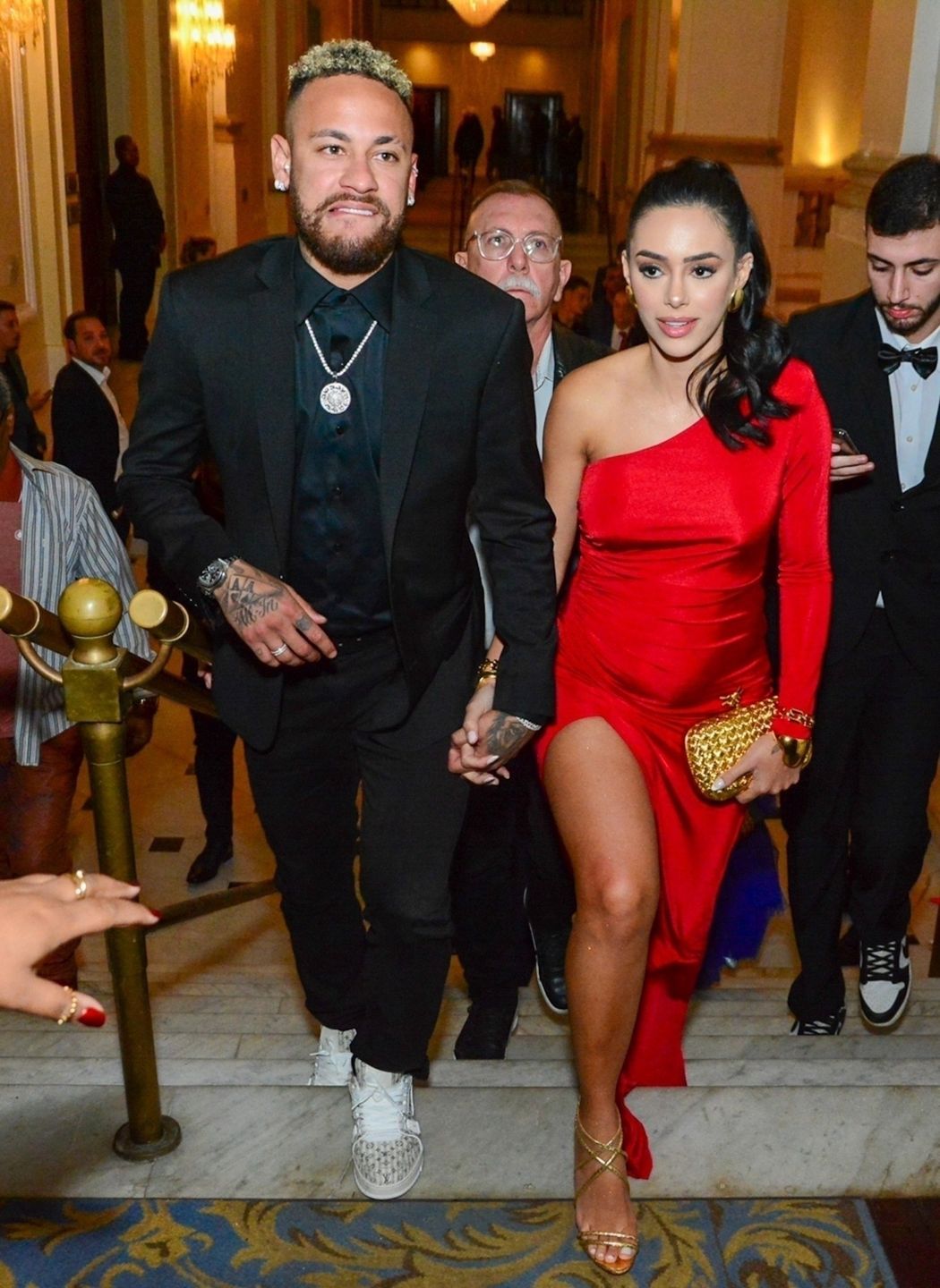 Neymar bryluje na gali z ciężarną ukochaną u boku