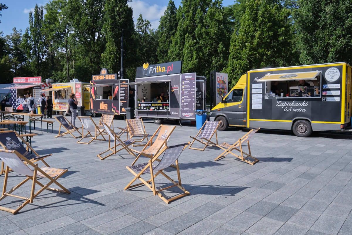 żarciowozy - food trucki na placu teatralnym w lublinie