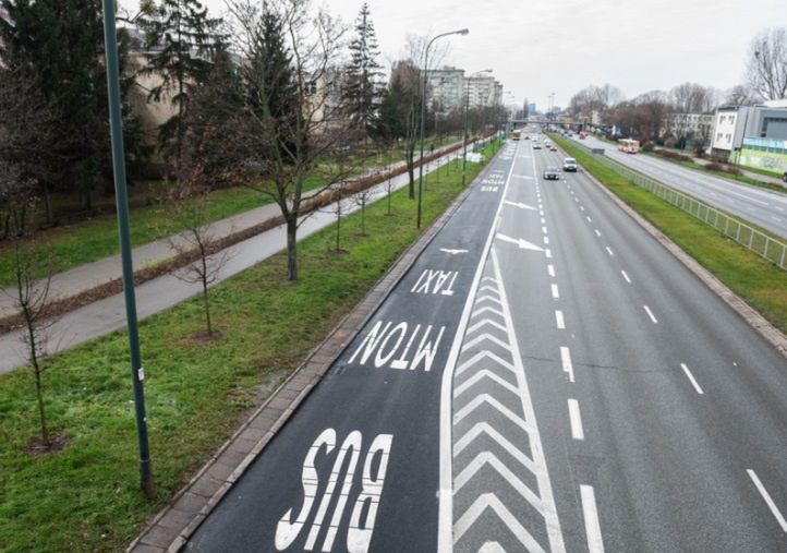 Warszawa. Motocykle zostają na buspasach. Niebawem kolejne ułatwienia