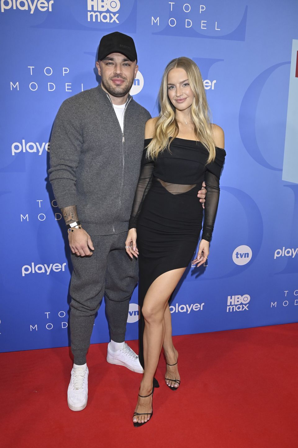 Roger Salla, Karolina Pisarek-Salla