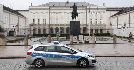 Incydent przed Pałacem. Chciał spotkać się z Nawrockim, miał broń
