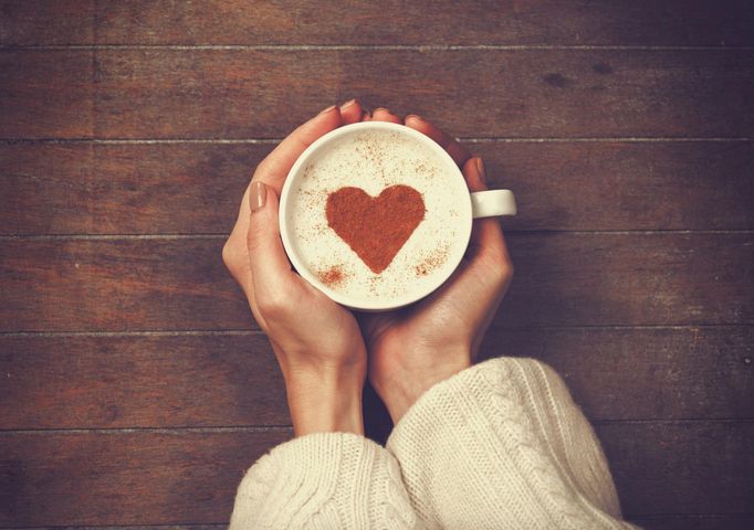 Kołatanie serca. Kiedy jest objawem choroby, a kiedy efektem wypicia zbyt dużej ilości kawy?