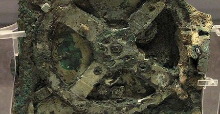 Mechanizm z Antykithiry. Zagadka starożytnego "komputera"