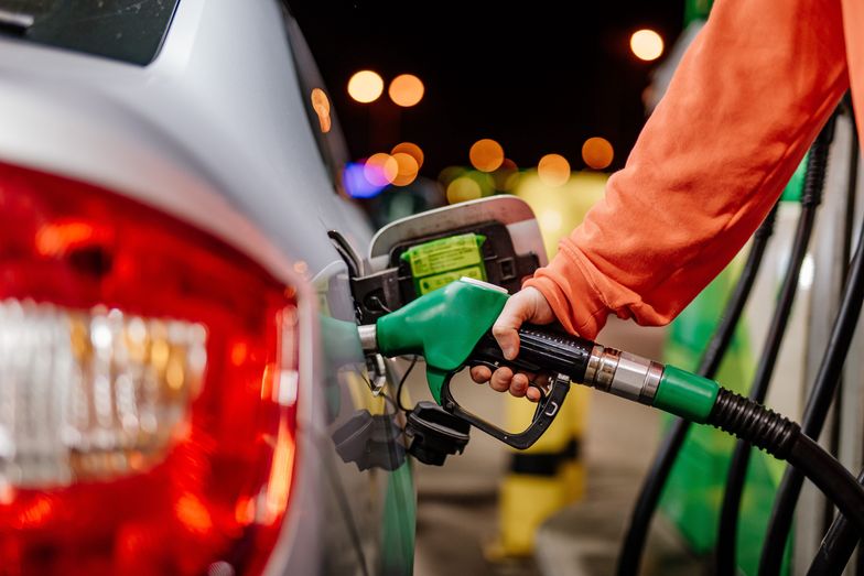 Tankowanie od 1 stycznia. Najnowsze prognozy cen paliw dla kierowców