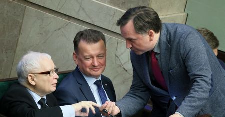 "Tusk poszedł na grubo". Obóz PiS znów się konsoliduje, ale trzyma dystans do Ziobry