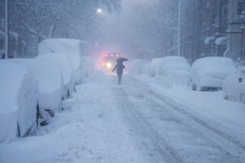 Potężna śnieżyca uderzyła w USA. Siedem stanów wprowadziło stan wyjątkowy