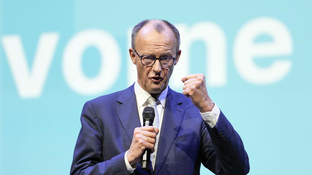 Archiwum zagraniczne East News 2025-02CDU top candidate for chancellor Friedrich Merz talks to supporters at the main election campaign event of the Christian Democratic Union ahead of the German federal Bundestag elections on Sunday, in Oberhausen, Germany, Friday, Feb. 21, 2025. (AP Photo/Martin Meissner)Martin Meissner