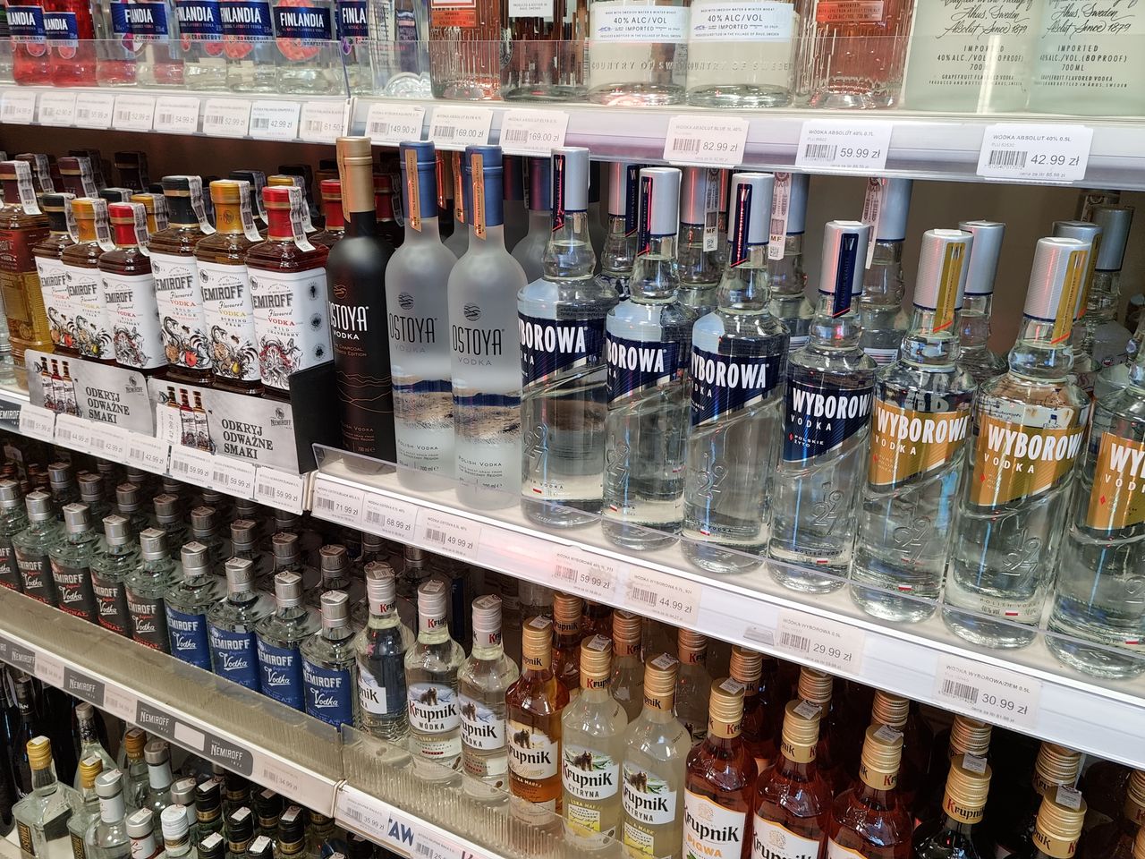 Nadchodzi koniec niskich cen alkoholu w Polsce? Sprawą zajmą się senatorowie