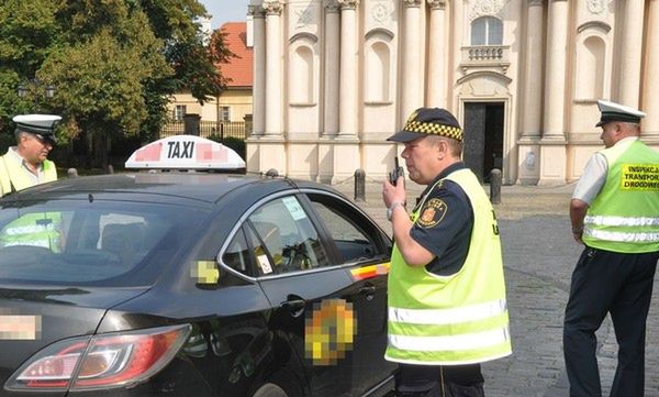 Dopalacze kilometrów, jazda pod wpływem lub bez prawa jazdy. Warszawa kontroluje przewoźników