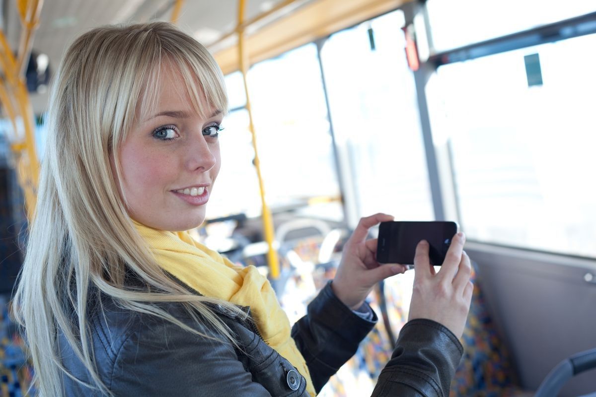 Ładowarki w autobusach MZA. Na razie w dwóch. "Chcemy rozszerzyć usługę"