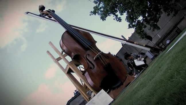 Jak wyglądają największe skrzypce świata? [wideo] 1