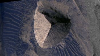 Tajemnicza formacja na Marsie. Wygląda jak egipska piramida