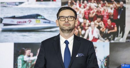 PKN Orlen odpowiada. "Polska nie straciła kontroli nad Rafinerią Gdańską"