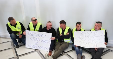 Okupują Sejm, chcą rozmawiać z premierem. Tajemniczy związek "Orka"
