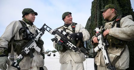 Szwecja zaczyna się zbroić. Pilnie zakupiła karabinki z USA dla misji NATO