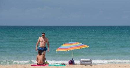 Ibiza. Zagraniczny turysta jako "imprezowy szpieg"