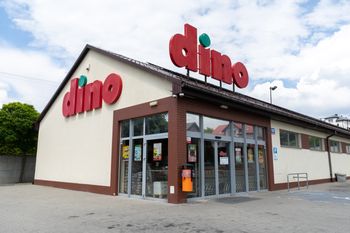 Początek 8 kwietnia. 44. strona gazetki Dino. Oto cena masła